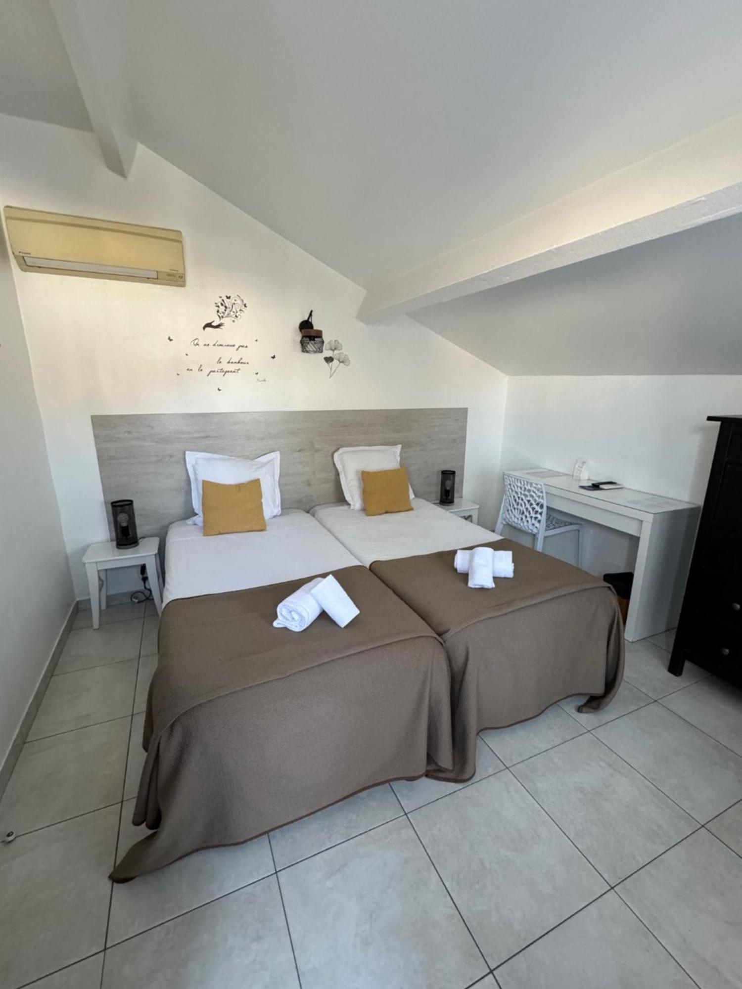 Hotel Le Medieval Aigues-Mortes Buitenkant foto