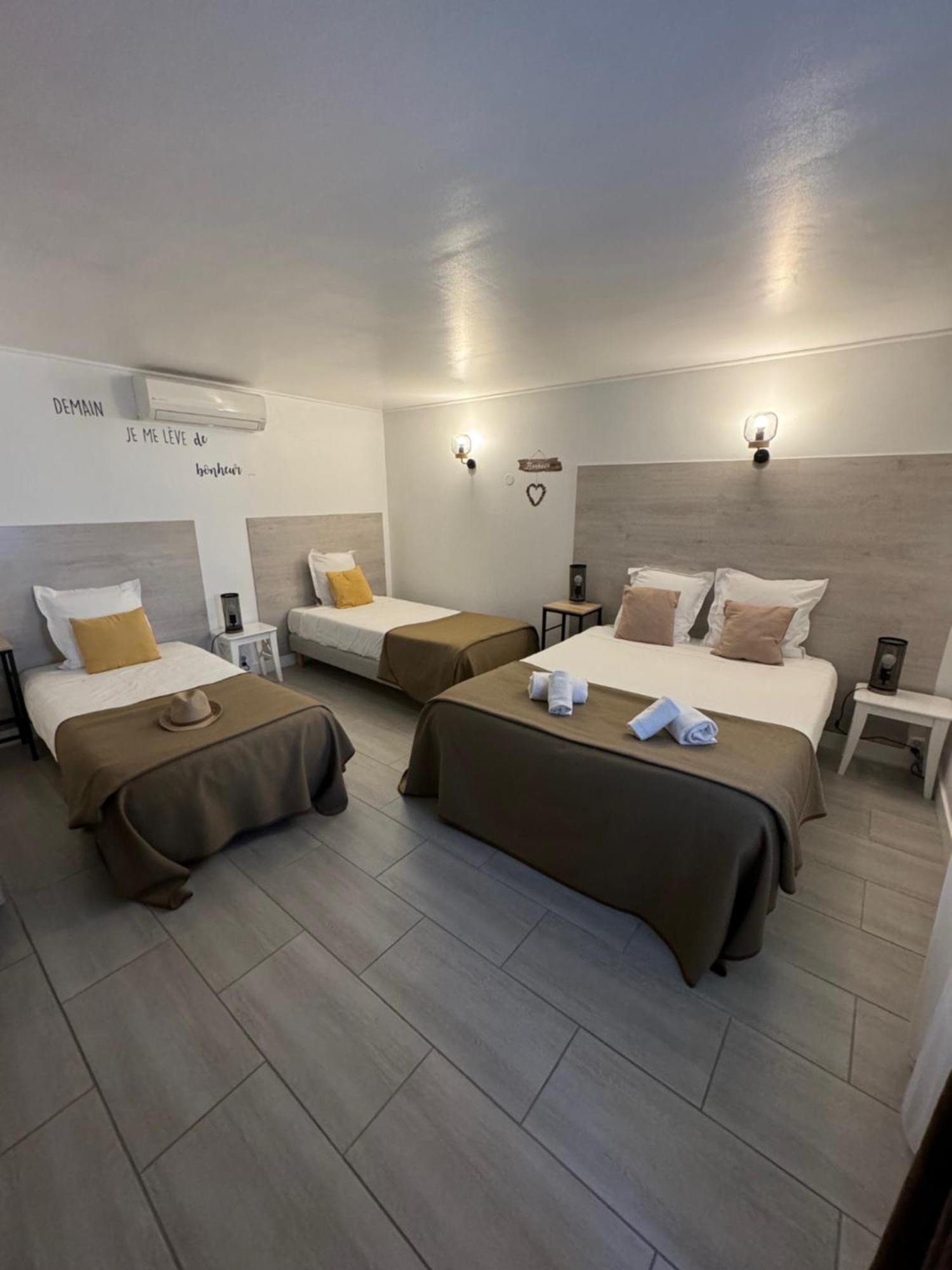 Hotel Le Medieval Aigues-Mortes Buitenkant foto