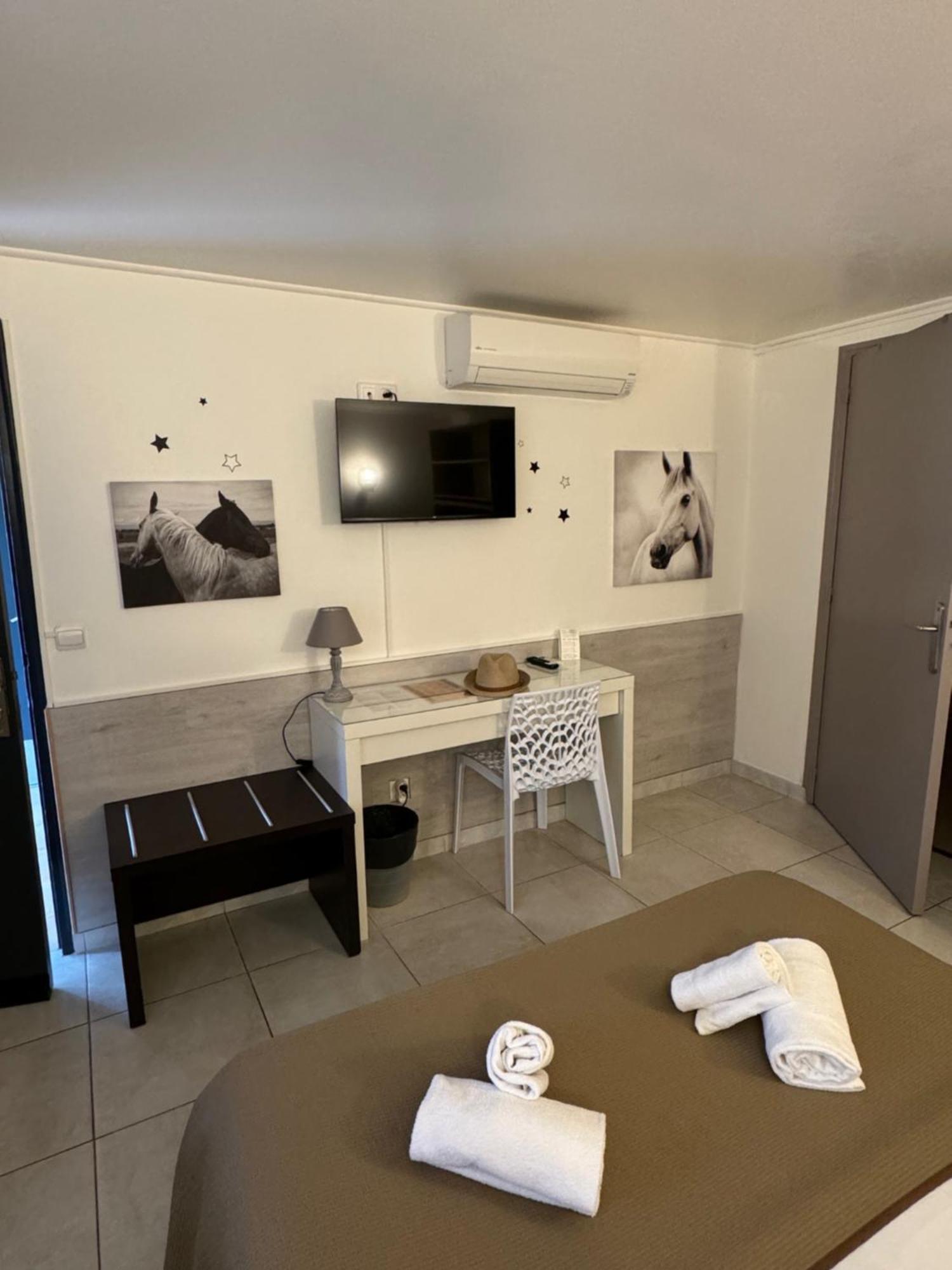 Hotel Le Medieval Aigues-Mortes Buitenkant foto