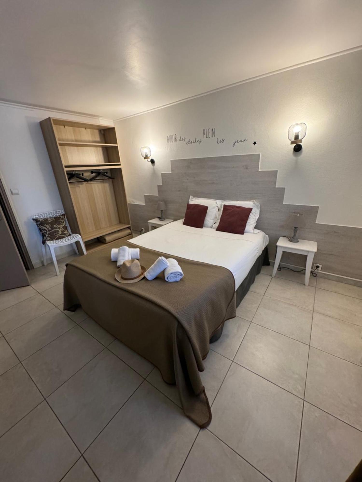 Hotel Le Medieval Aigues-Mortes Buitenkant foto